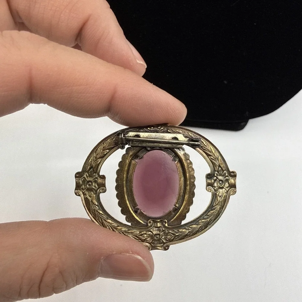 Antique 1920s Victorian Revival Brooch Purple Molded Glass Gilt‎ Brass 2